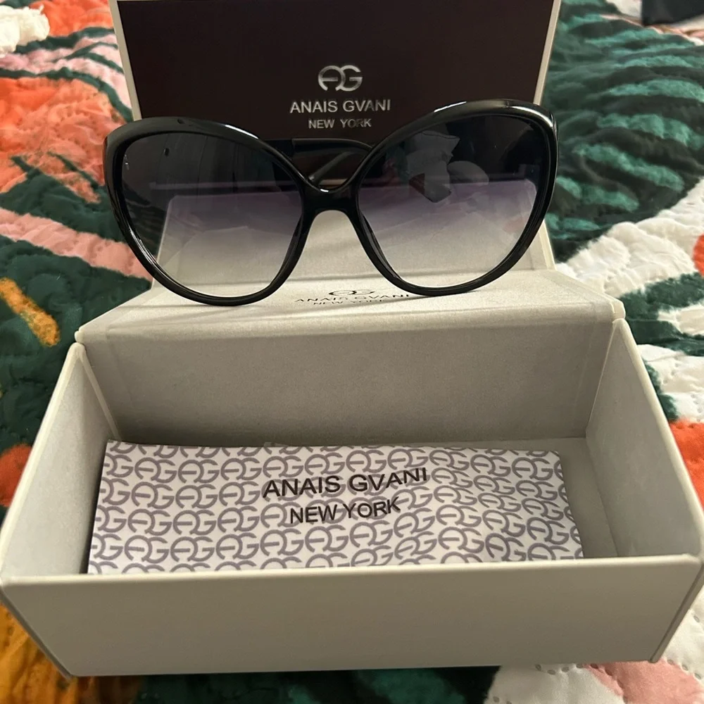 Anais Gvani Black Oversized Sunglasses with Gradient Lenses
